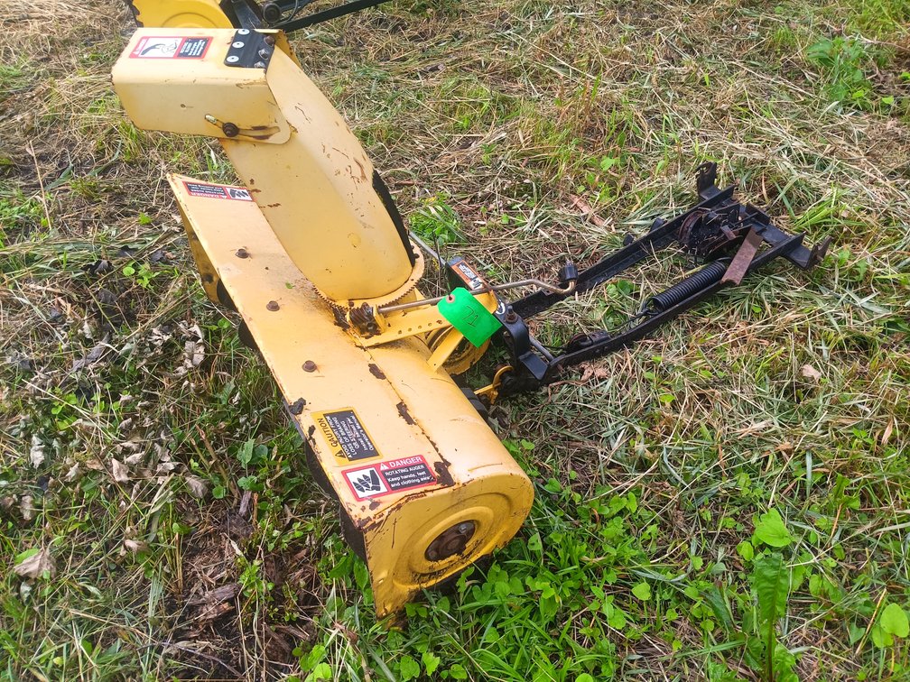 John Deere Snowthrower