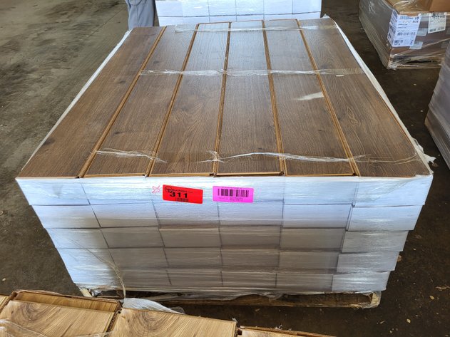 Image for 870.48 sqft Pergo Pro Aventcross Oak Mohawk Waterproof Click Laminate Plank