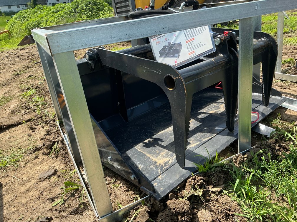 44" LandHonor Mini Skid Grapple Bucket