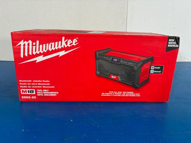 Image for Milwaukee M18 18V Lithium-Ion Cordless Jobsite Radio