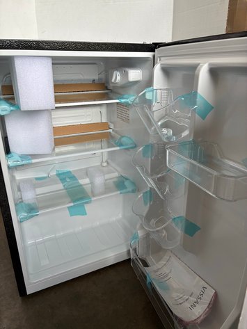Image for 2.6 cu. ft. Mini Refrigerator with 3-Glass Shelves and Manual Defrost in Black