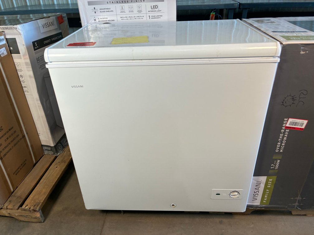 Vissani 7 cu. ft. Manual Defrost Chest Freezer with LED Light Type and Removable Storage Basket in White, Garage Ready