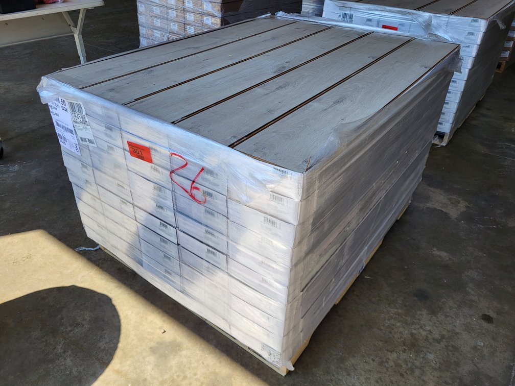 988 sqft Pergo Outlast Graceland Oak Mohawk Waterproof Click Laminate Plank