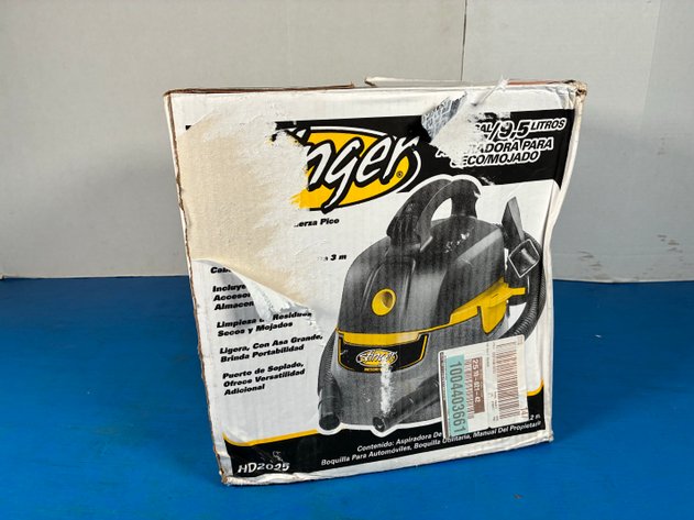Image for Stinger 2.5 Gal. 1.75 Peak HP Small Shop Vacuum Wet Dry Vac HD2025
