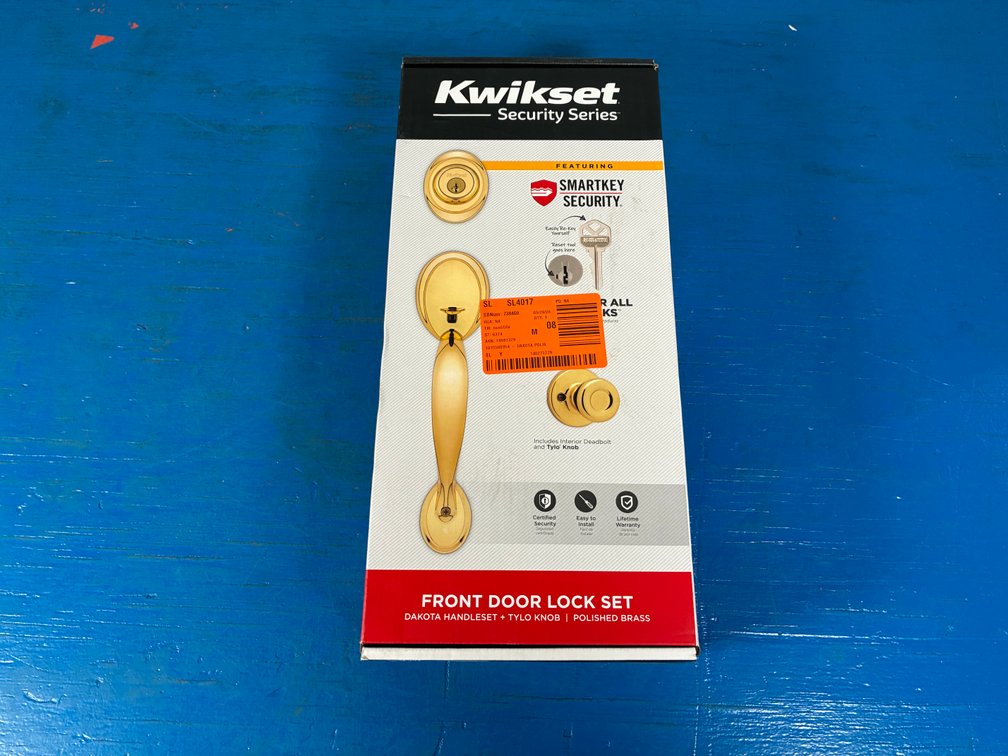 Kwikset Dakota Polished Brass Keyed Entry Single Cylinder Door Handleset with Tylo Doorknob Featuring Smartkey Security