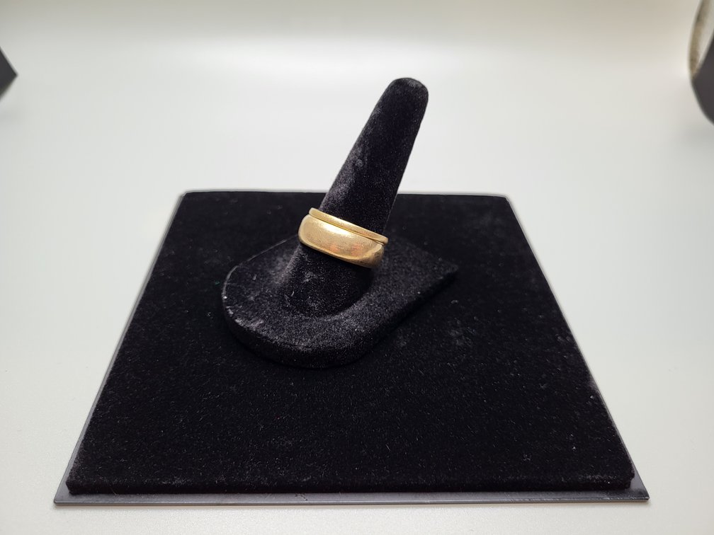 18K yellow gold wedding band set, size 8