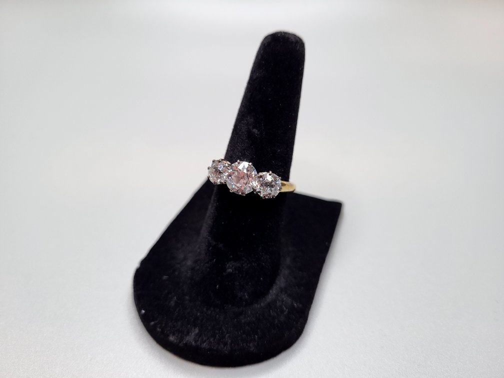 18K yellow gold diamond ring, size 5