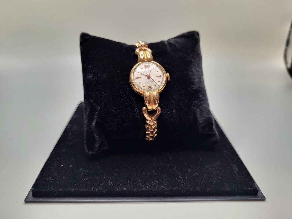 Bucherer 17 jewel antimagnetic wrist watch