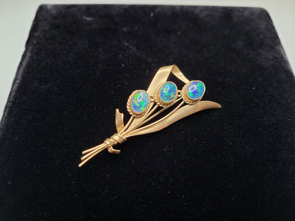 10K yellow gold brooch with (3) small blue opals