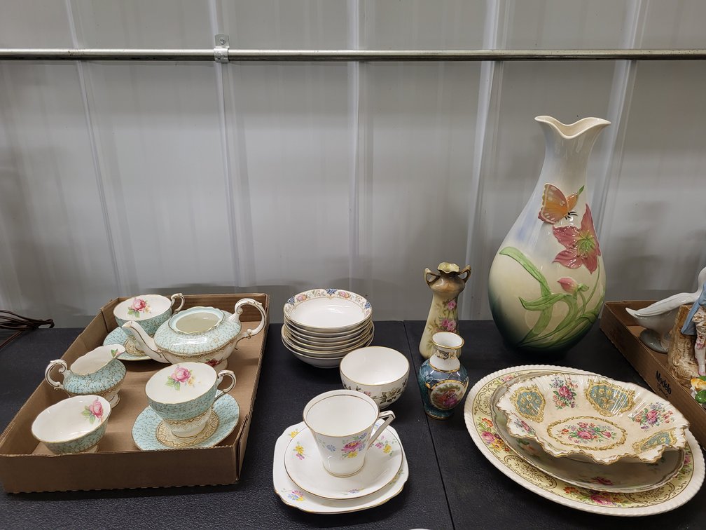 (8) Noritake bowls, torquay cup, Limoges monarch porcelaine 4-1/4" vase, 