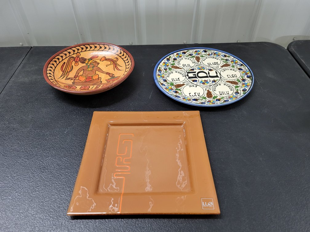 (3) decorative plates