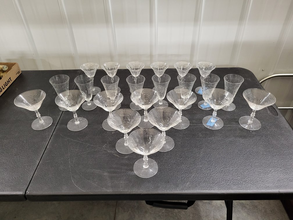 Etched leaf and garland pattern glasses/stemware
