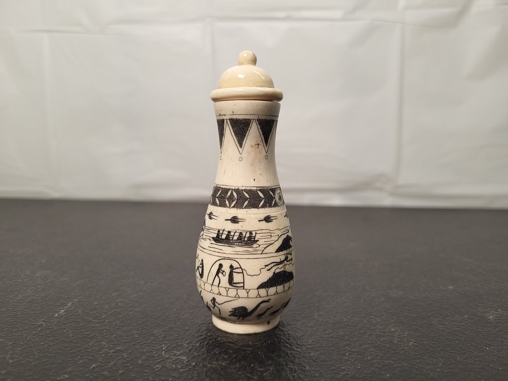 Small bone 3-piece vase