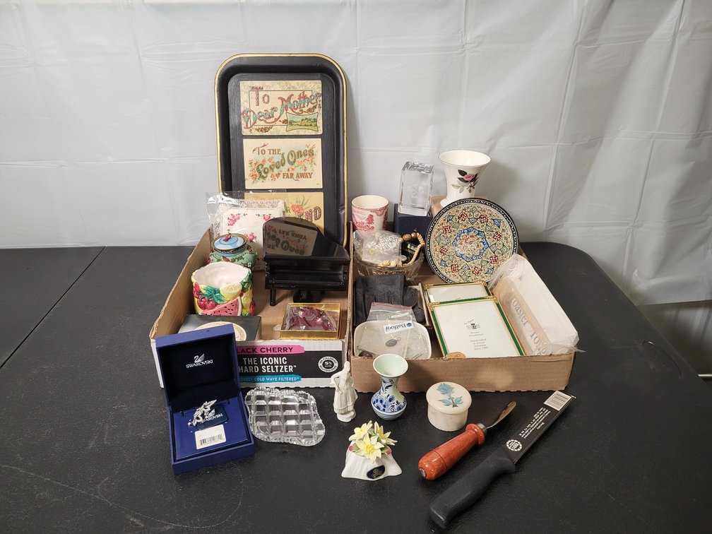 Assorted knick knacks: piano, broach, vases, trinkets