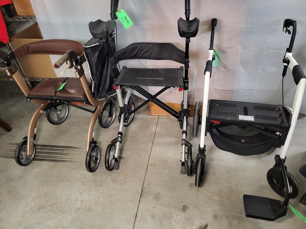 (3) rolling walkers
