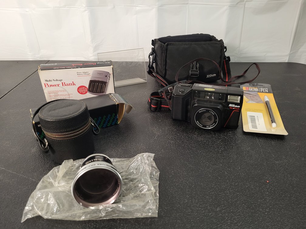 Nikon Tele-Touch film camera, Carl Zeiss nr 3648790 1:3.2 lens