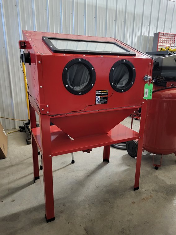 Central Pneumatic 40lb capacity floor blast cabinet