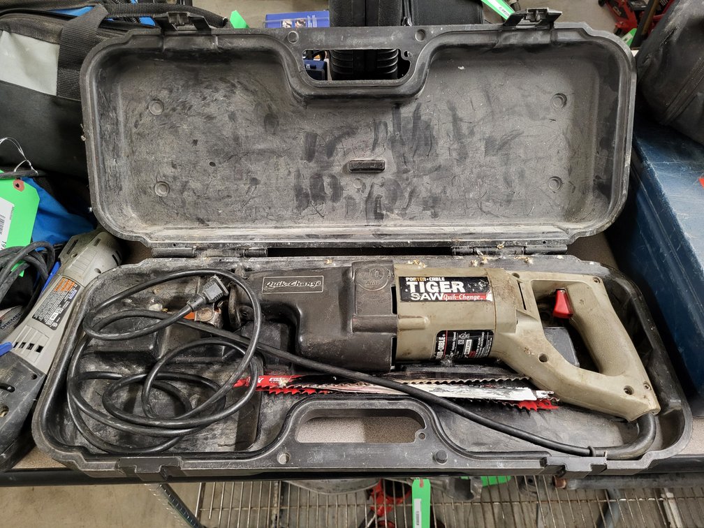 Porter Cable Tiger reciprocating saw with case and blades