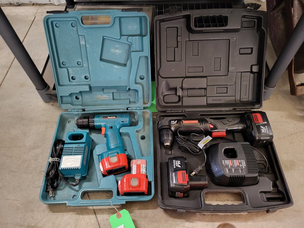 Craftsman 14.4v cordless angle drill with case