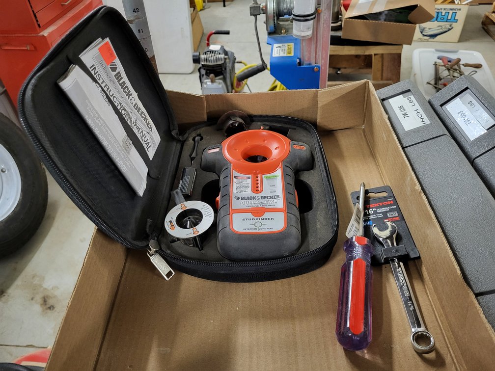 Black & Decker Bullseye laser level/stud finder