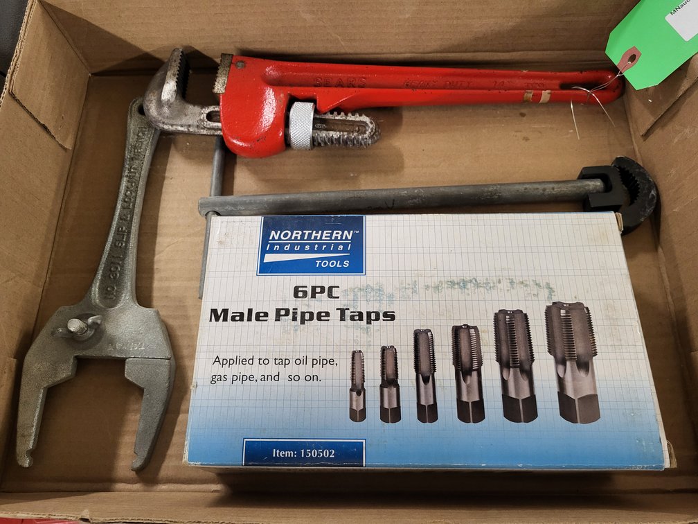 Northern Industrial 6pc male pipe taps, pipe wrench