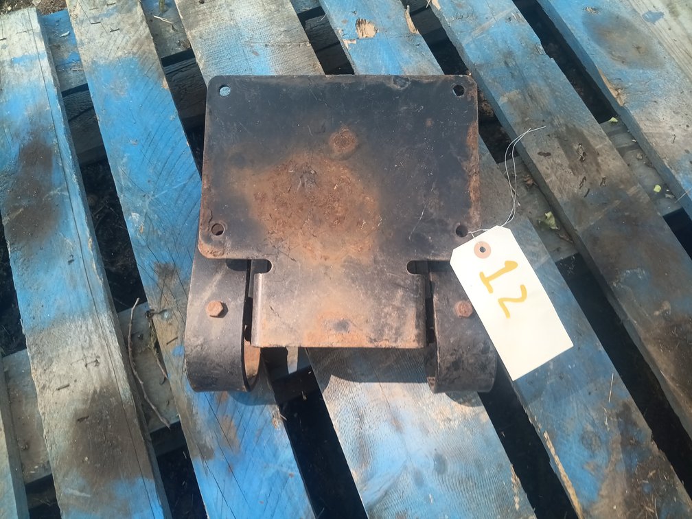 John deere seat base fits 316o, 318, 322, 330, 332, 420, 430