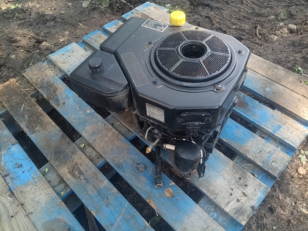 Kohler cv125 (12.5HP) believed to be brand new engine