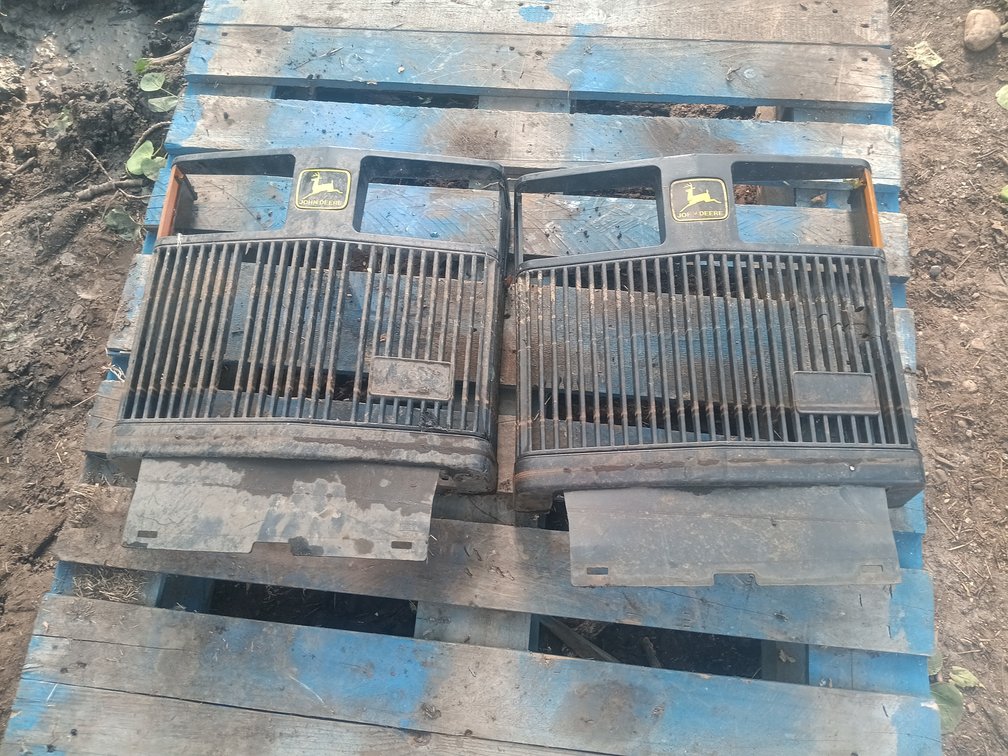 John deere 425,445, and 455 front grilles