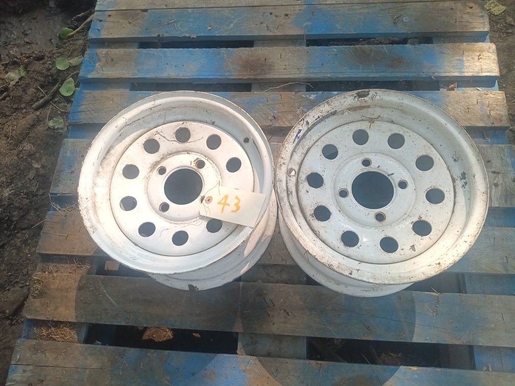 4 bolt rims should fit a 23x8.50x12 tire