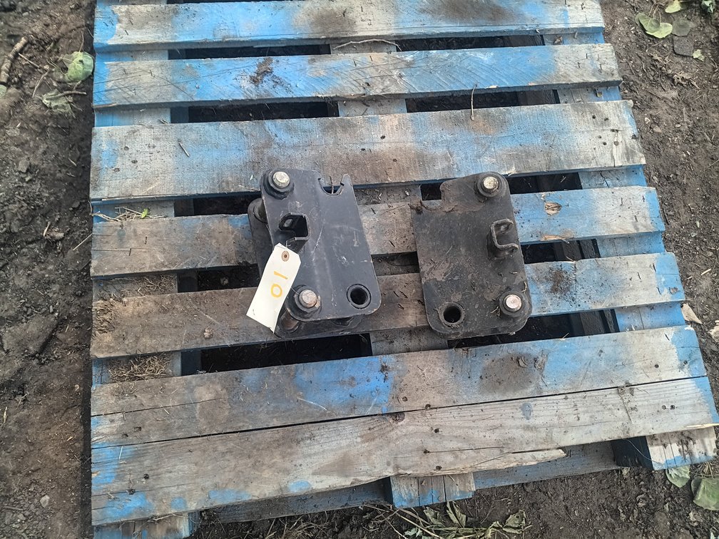 Quick attach brackets for loader