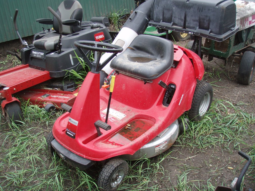 Honda Harmony lawn mower with part of bagger unit