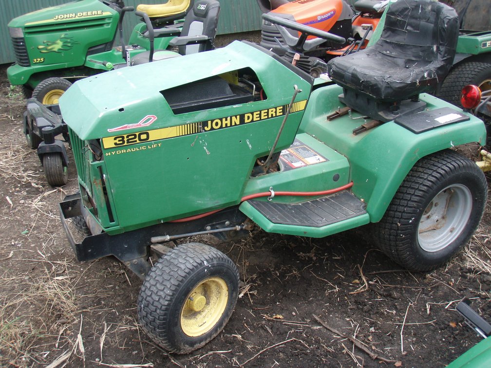 John Deere 320 lawn tractor with Kawasaki engine