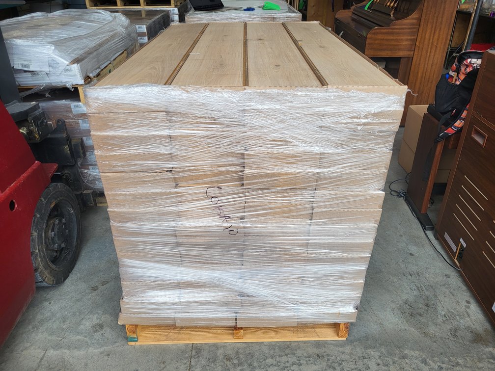 736 sqft White Oak Laminate Click Flooring