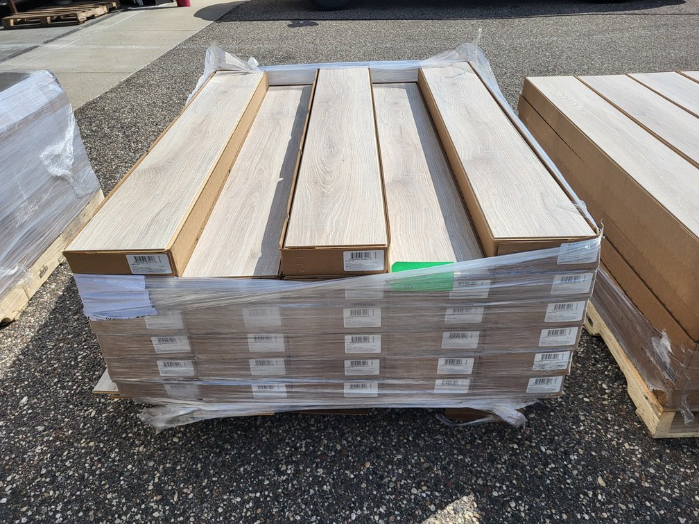 652.08 sqft Oak Click Laminate Flooring