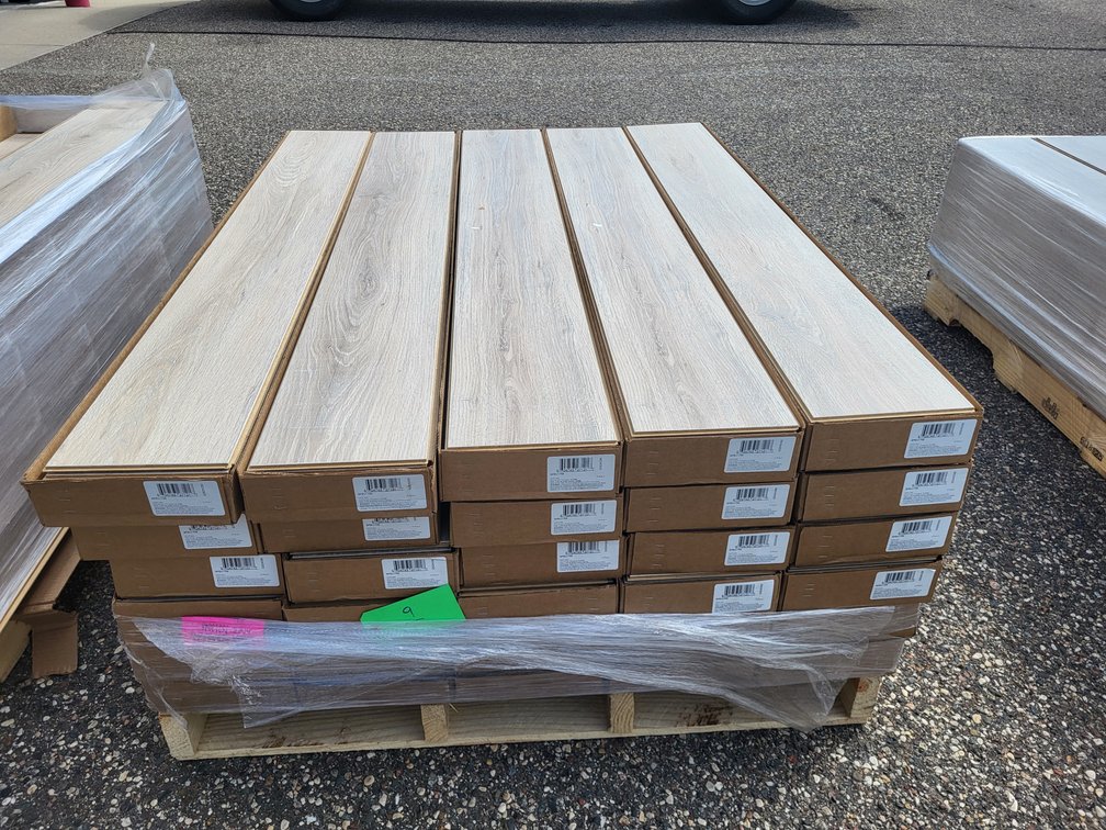 592.80 sqft Oak Click Laminate Flooring