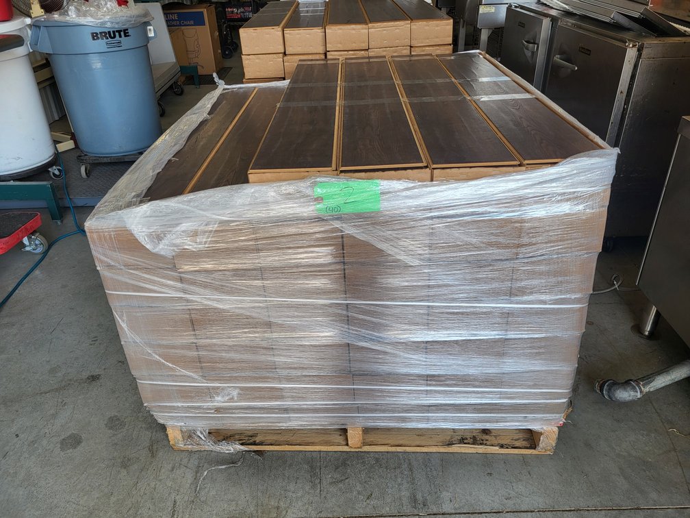 806 sqft Pergo Outlast Java Scraped Oak Click Laminate Flooring