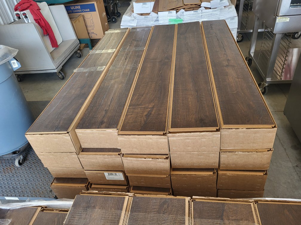 806 sqft Pergo Outlast Java Scraped Oak Click Laminate Flooring
