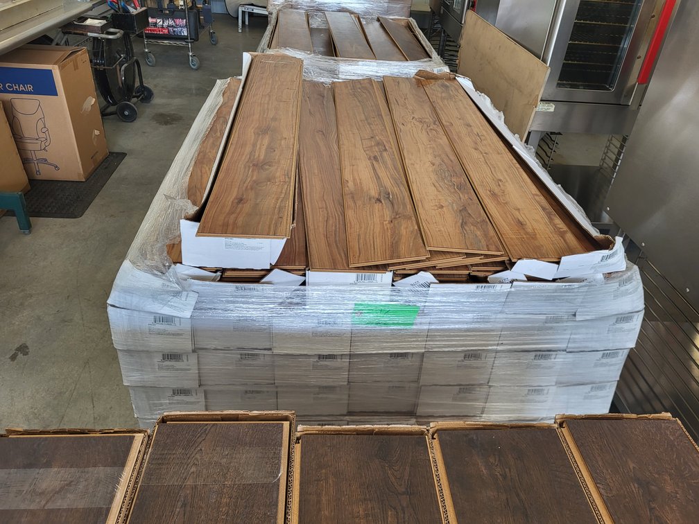 841.82 sqft Pergo Outlast Paradise Applewood Click Laminate Flooring