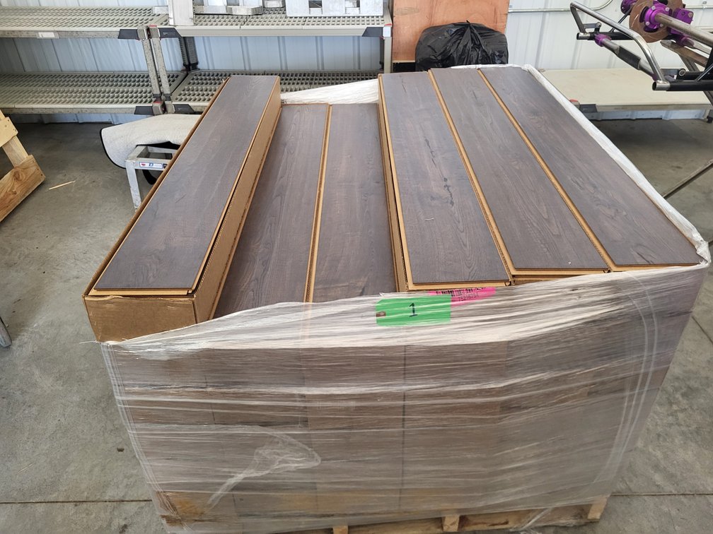 806 sqft Pergo Outlast Java Scraped Oak Click Laminate Flooring