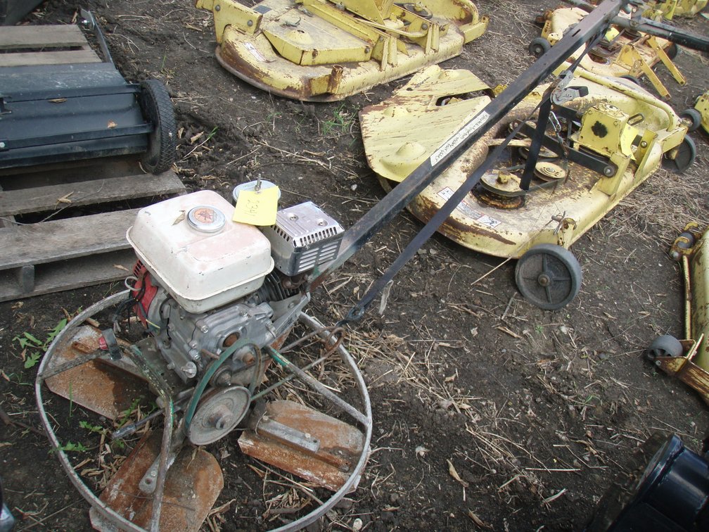 Cement power trowel