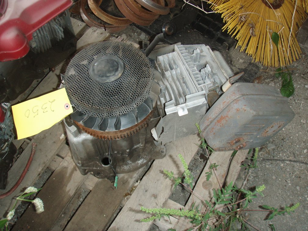 Single cylinder vertical shaft engine for parts