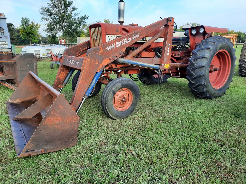 Farmall 656 wide front tractor, 6561 hours, serial 9139