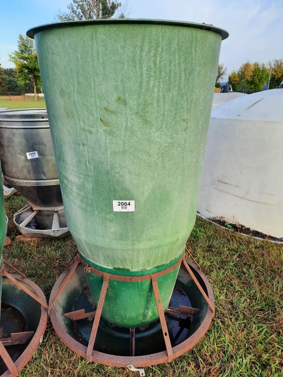 Osborne RF3 fiberglass 15 bushel hog feeder