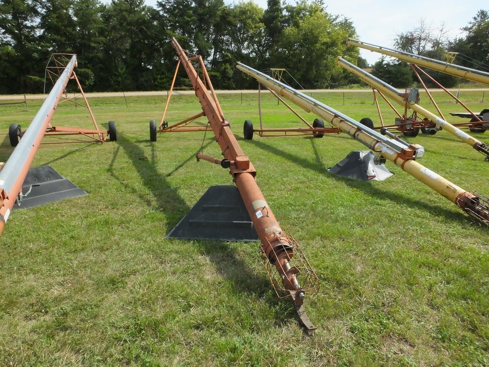 60' New Idea auger with hopper