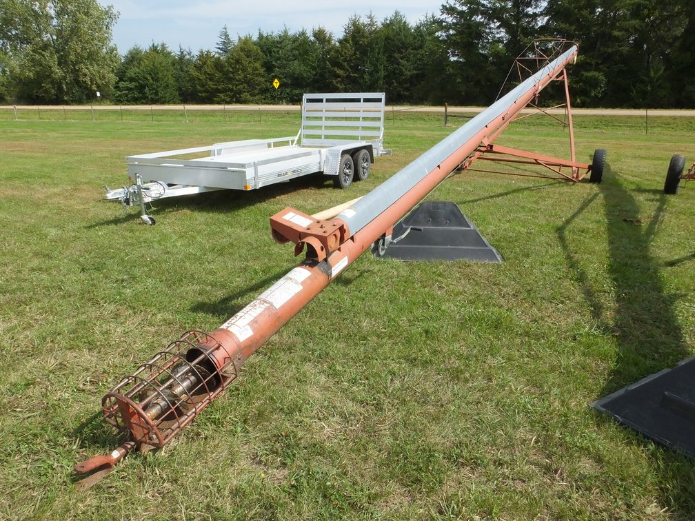 Feterl 8"x61' auger on transport