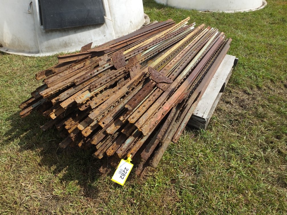 Pallet of approx. (65) t-posts