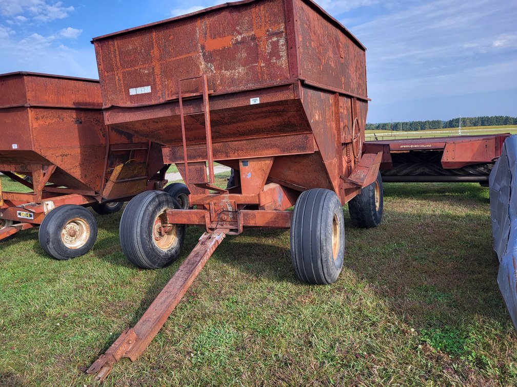 Gravity wagon, approx. 300 bushel