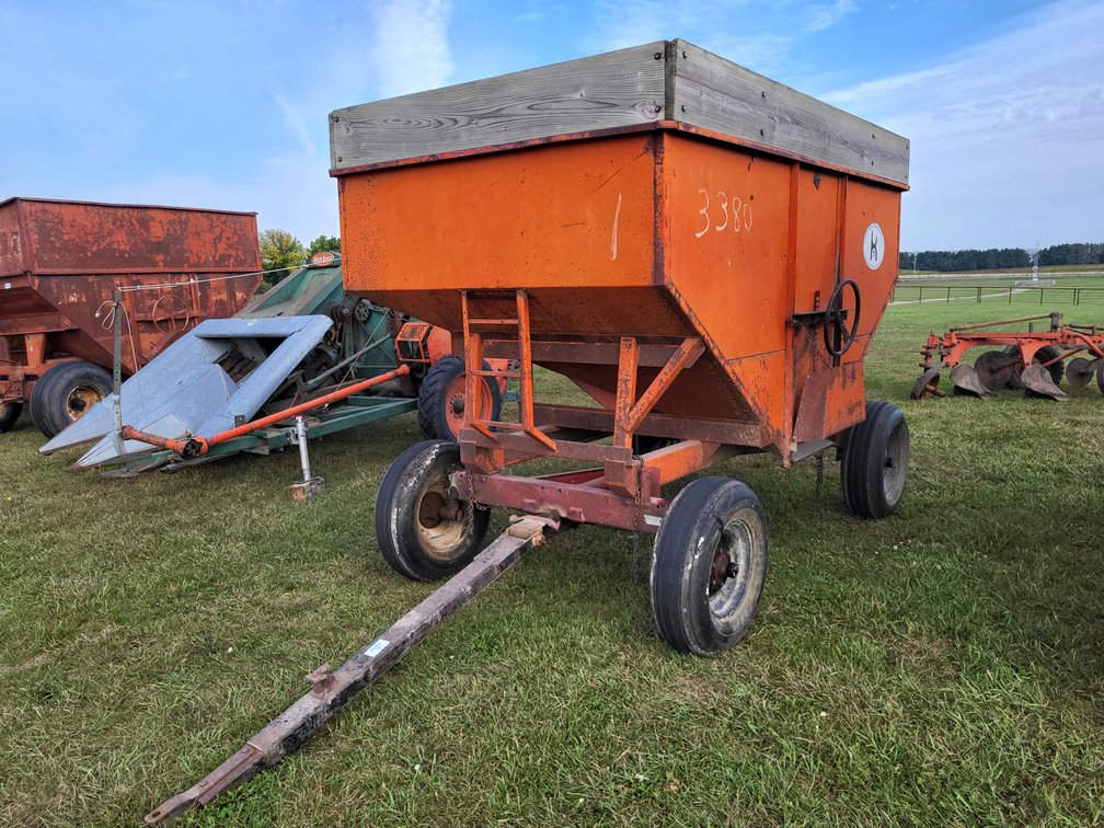 Kory Farm Eg. gravity box on Minnesota 6-ton running gear