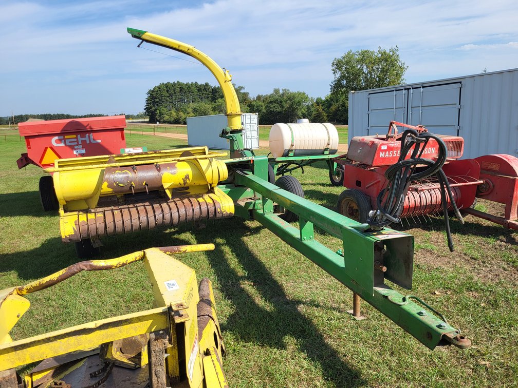 John Deere 3950 chopper