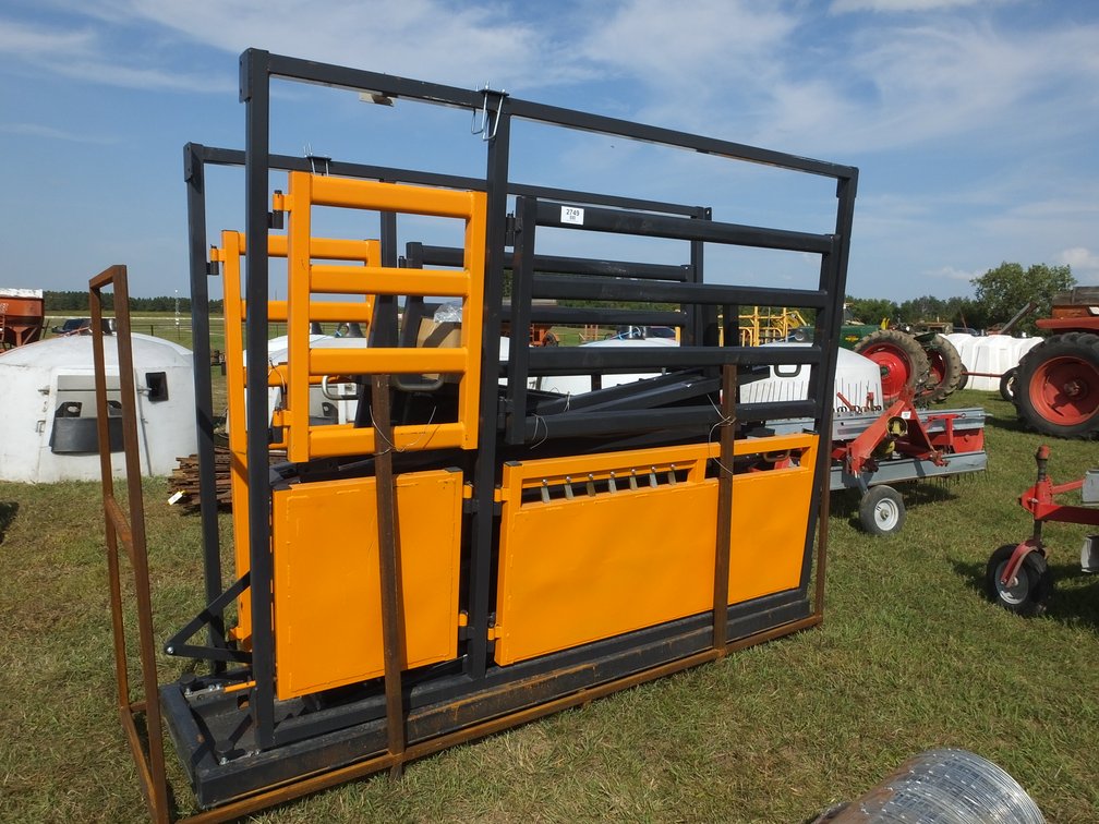 LandHonor LHR-CSC10 Cattle Squeeze Chute, 10'